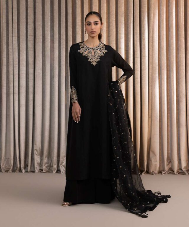 Sapphire 3PC Stitched LUXE
For online order do inbox 📥 or https://wa.me/971528875544/
Cash on delivery available all over UAE 🇦🇪 
For daily updates join our WhatsApp group 
https://chat.whatsapp.com/CHJlm5GmJMT9tyWgevtiTc
For reseller or wholesale price https://wa.me/971528875544/